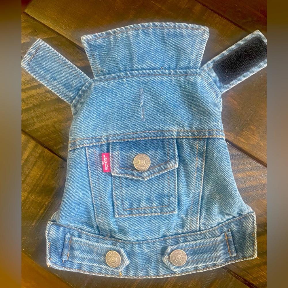Levi’s pet trucker jacket size XS